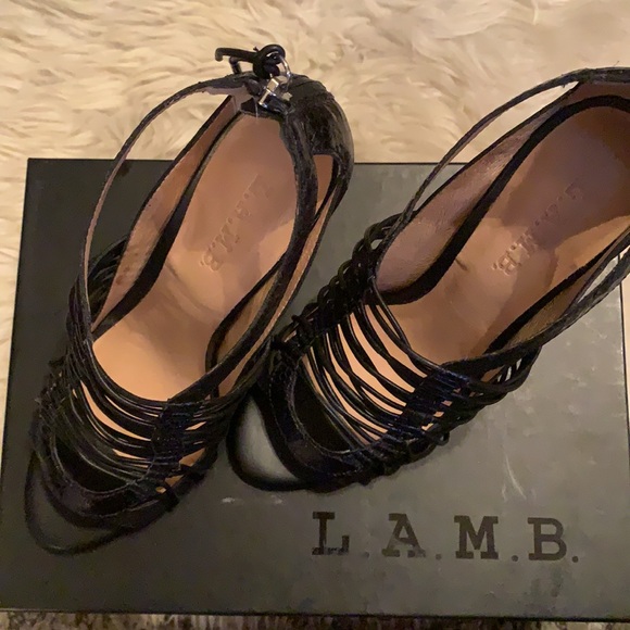 L.A.M.B NWOT & NWB black Raivyn strappy heels - Picture 6 of 8